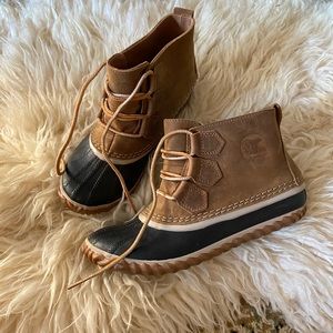 Sorel out n about duck boots tan 6.5 rain hike